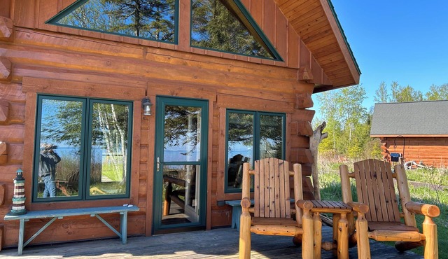 Authentic log cabin perfect for 2❣️Fantastic Lake Superior Views & beach access!