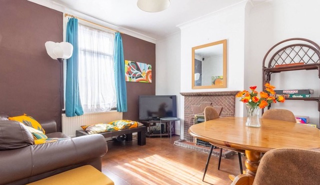 Authentic London - Four Bedroom Victorian House