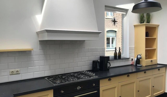 Authentic luxury group stay (10p) near Maastricht