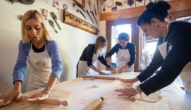 Authentic Pasta Making Class in Chianti Countryside
