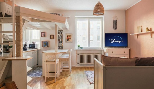 Authentic & Personal Flat in Trendy Töölö