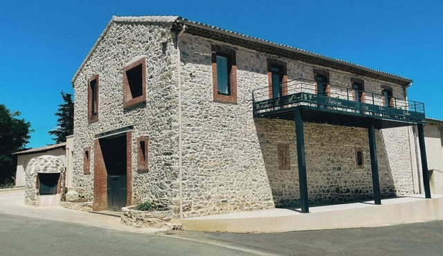 Authentic stone cottage near Saint-Chinian