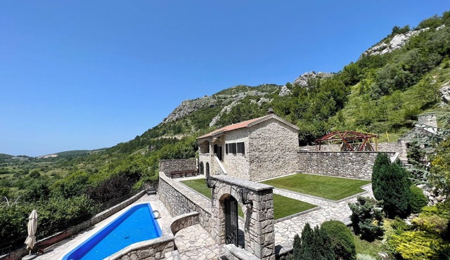 Authentic Stone Villa w/Pool in a Village near Budva