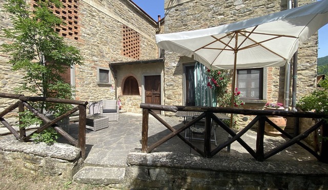 Authentic tuscan holiday home surrounded by nature. Pet friendly, bbq, pool!