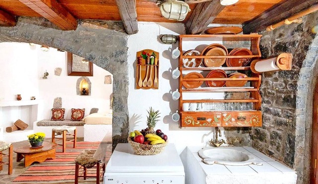 Authentisches kretisches Steinhaus Clio mit Aussicht by Interhome