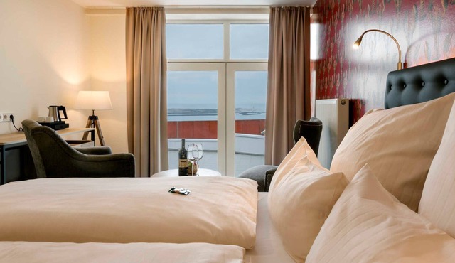Author's double room on the lake side with balcony / terrace - hotel on the lobster cliffs
