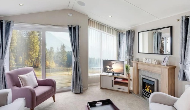 Autograph Junior Lodge 2 Bed with Hot Tub