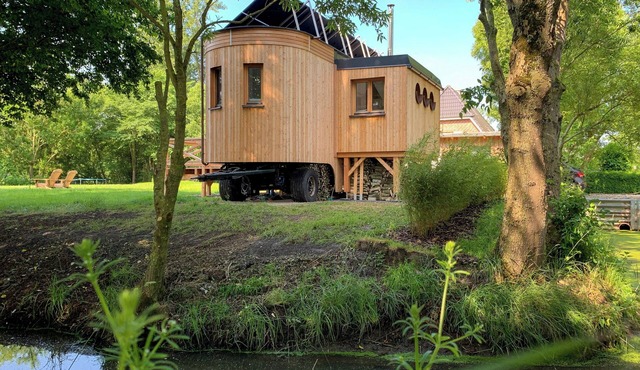 Autonomous tiny house in Eiderstedt salt marshes