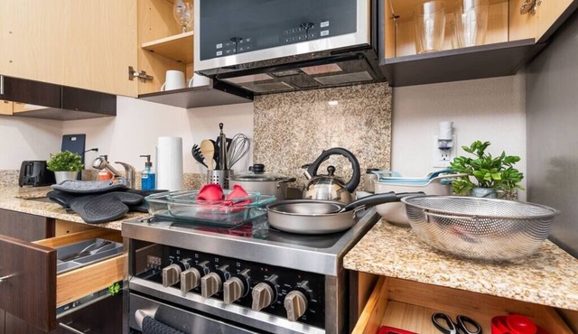 Autumn Seas 1 BR Free parking Wi-Fi and Gym access