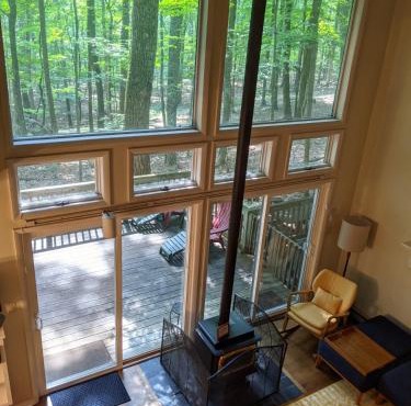 Autumn Wings - Propane Grill, Wifi, Kid Friendly, King Bed, Games, Screen Porch, Pool Access, Hiking