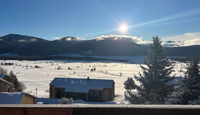 Aux Angles apartment, lake view, 5 minutes walk from the village center!