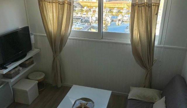 Aux beaux coquillages, vue mer et sur le port