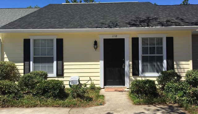 available 9/1/long term option/Convenient Southside locale/Pets ok/Updated condo