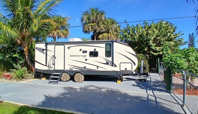 Available for 2 guests and 1 pet Max, DELUX RV