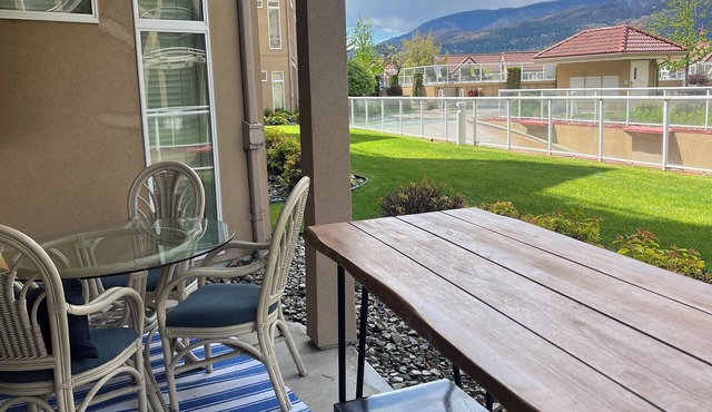 Available for New Year’s! Stay at the King Casa - Discover Bay downtown Kelowna
