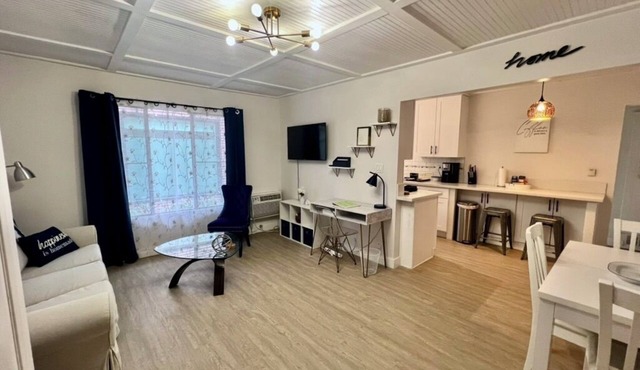 Available June 13th Weho 1+1 - Walk to Cedars-Sinai and Melrose Place