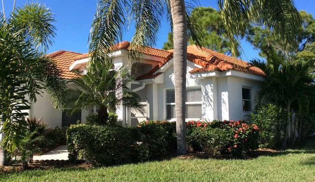 Available winter 25/26! Enjoy this warm, gated marina community next winter!
