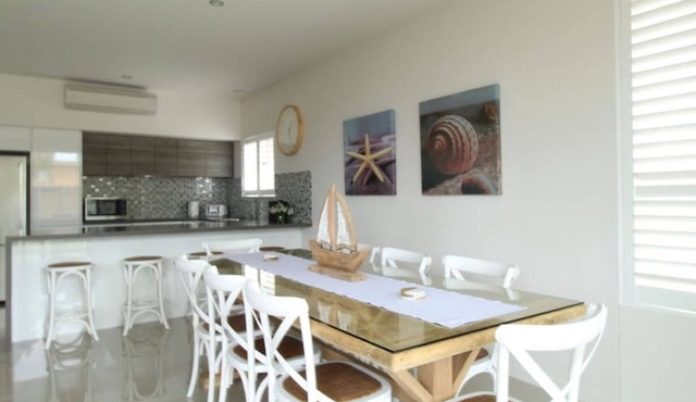 Avalon Apartment - Heart of Huskisson Free Wifi, Linen, AC & Garage