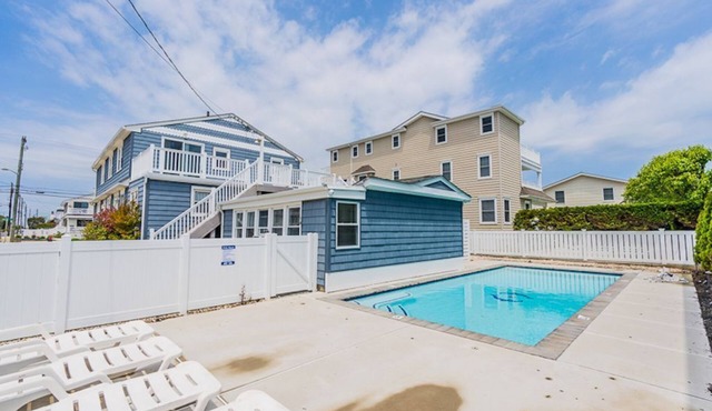 Avalon BEACH BLOCK 2 Bedroom Condo with POOL West Unit/Sleeps 4