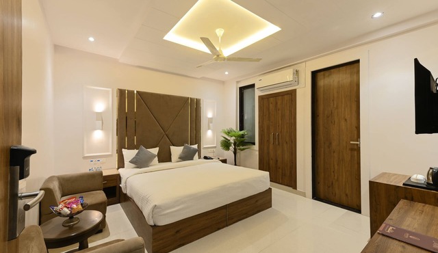 Avalon Palms Agra
