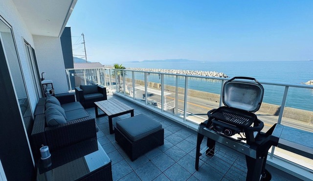 Awaji Island Oceanfront Balcony A white hideaway/Sumoto Hyōgo
