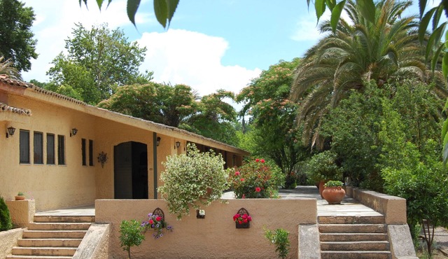 Award-winning, Spacious, Private Pool & Gardens, nr Beaches, 5*'s, real Greece