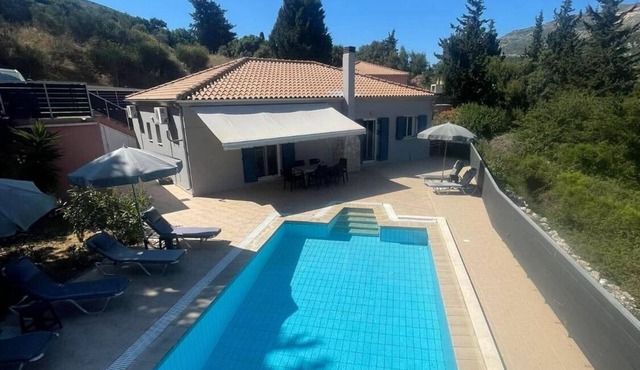 Away from Prying eyes in a secluding setting,sea & mountain views, infinity pool