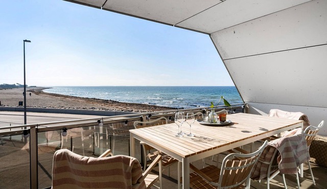 Awesome apartment in Karrebæksminde with WiFi
