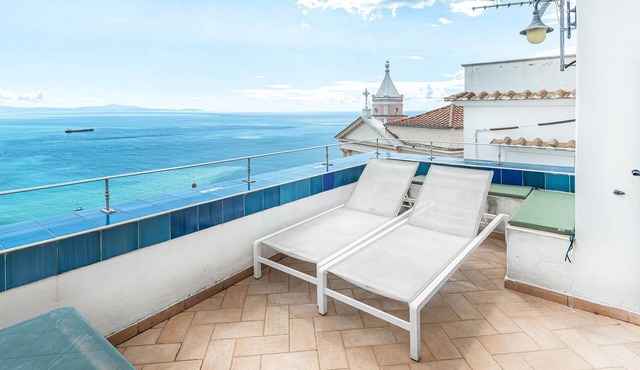 Awesome apartment in Raito with WiFi