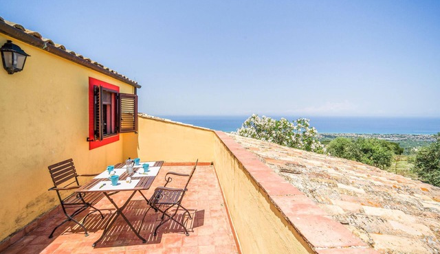 Awesome apartment in Collesano (PA) with WiFi