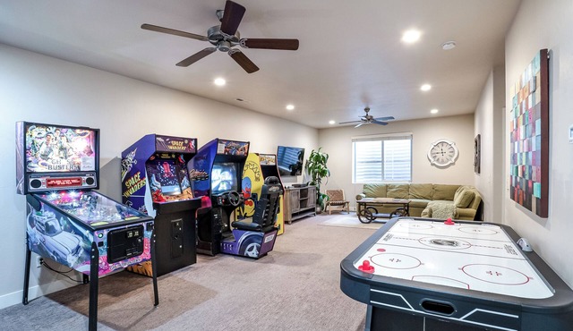 Awesome Arcade House: Private Hot Tub, Game Room, Theater!