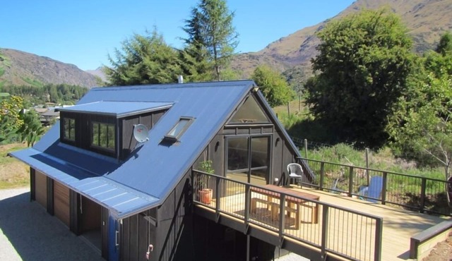 Awesome Arthurs Point Barnhouse