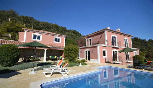 Awesome Coastal Views, Infinity Pool & BBQ area, Very Private Family Villa
