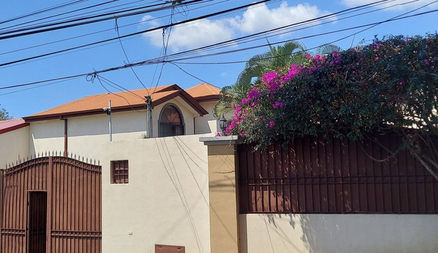 Awesome condo steps from Cariari golf Club, SJO airport and many restaurants
