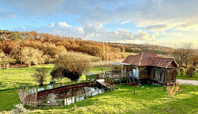 Awesome home in Saint-Sulpice-de-Rouma