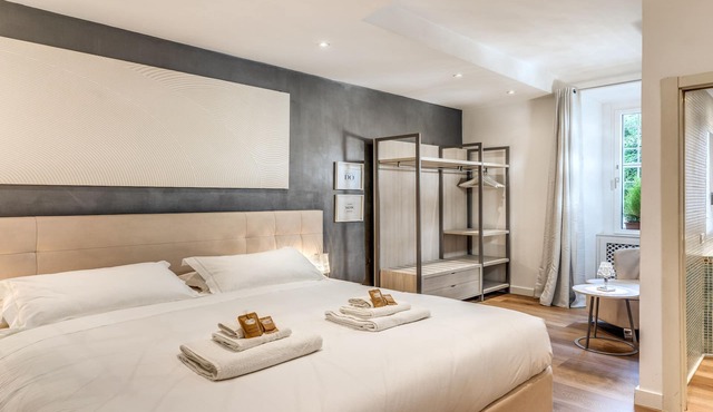 Awesome! Fully renewed, luxury property *last minute!