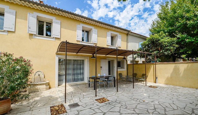 Awesome home in Chateuneuf de Gadagne