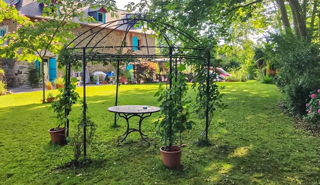 Awesome home in Charritte-de-Bas with WiFi