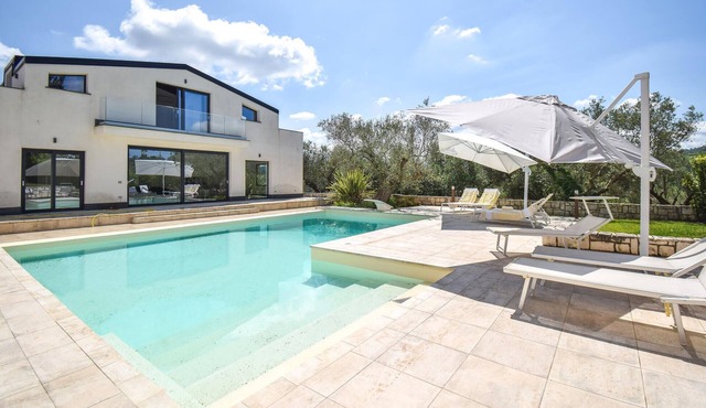 Awesome home in Caiazzo