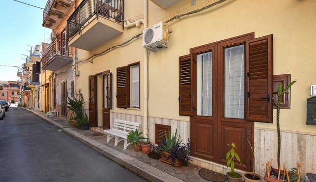 Awesome home in Capaci with WiFi