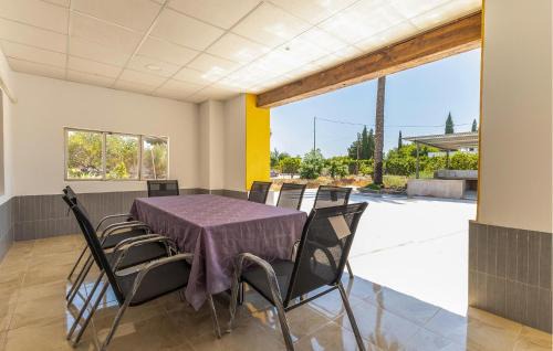 Awesome Home In Elche With Wifi