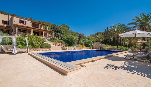 Awesome home in Felanitx with private swimming pool, can be inside or outside