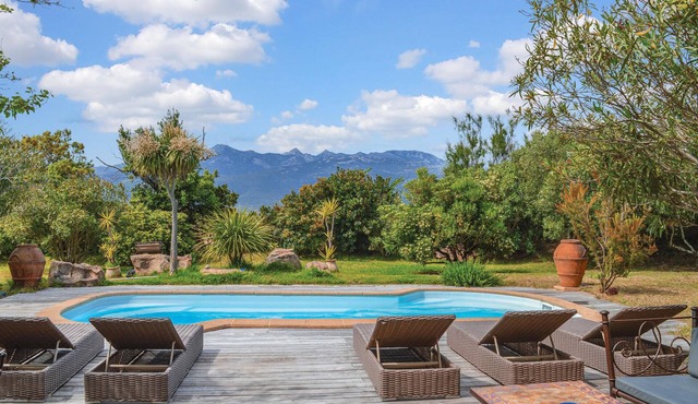 Awesome home in Figari