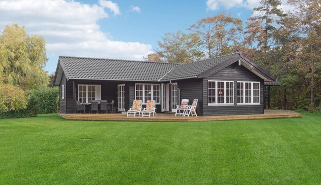 Awesome home in Græsted with WiFi