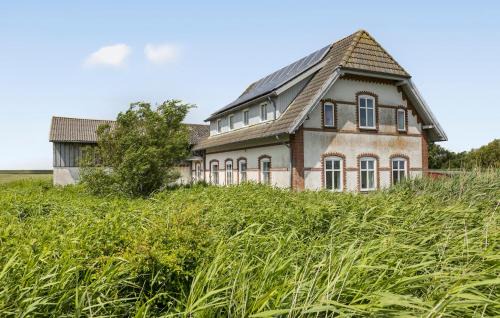 Awesome Home In Højer With Wifi
