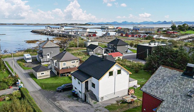 Awesome home in Harøya