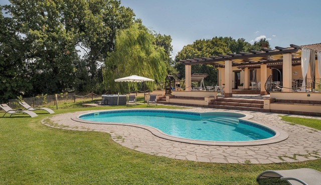 Awesome home in Capodimonte (VT)