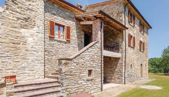 Awesome home in Pietralunga PG