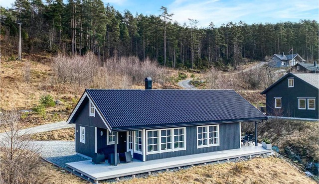 Awesome home in Trvikbygd with 5 Bedrooms