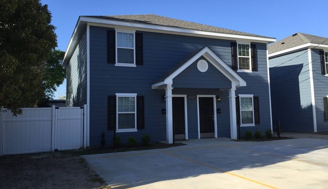 Awesome Location 2 Bedroom 2.5 Bath/511B